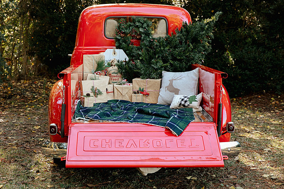 RedTruckChristmas-40002b