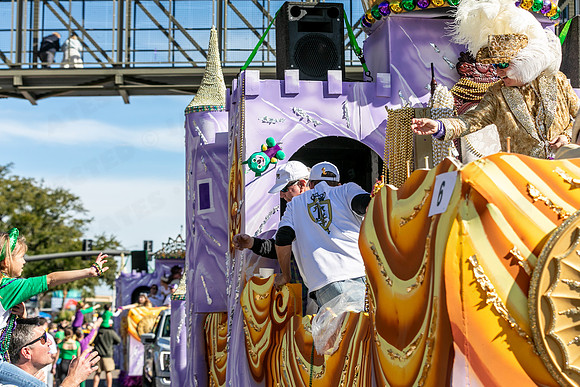 GCCAParade_throw-5064