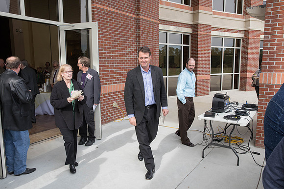 JEB37987_FBC_Youth_Building