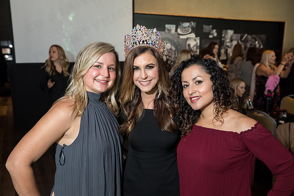 JEB48372_Athena_brunch