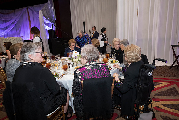 JEB46629_GCCA_QueensLuncheon