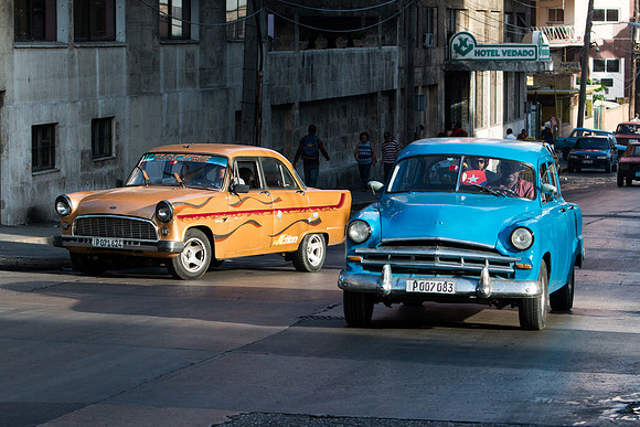 Bates_Cuba_cars_1964