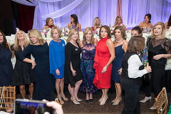 JEB46709_GCCA_QueensLuncheon